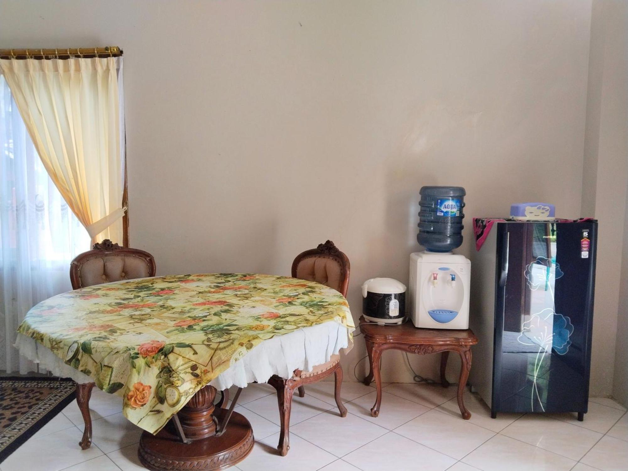 Villa Yustisia Curug 7 Cilember Cisarua Exterior photo