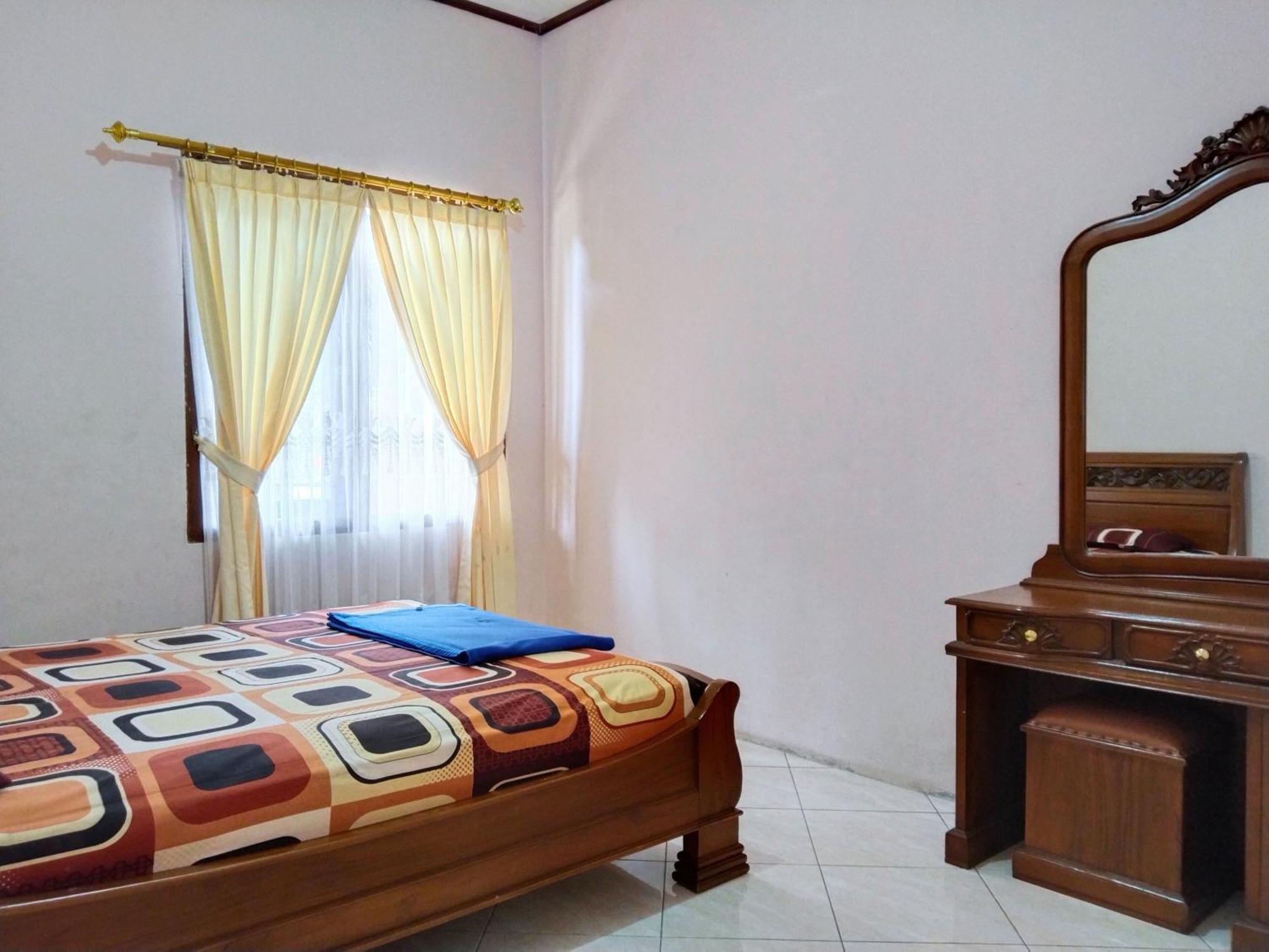 Villa Yustisia Curug 7 Cilember Cisarua Exterior photo