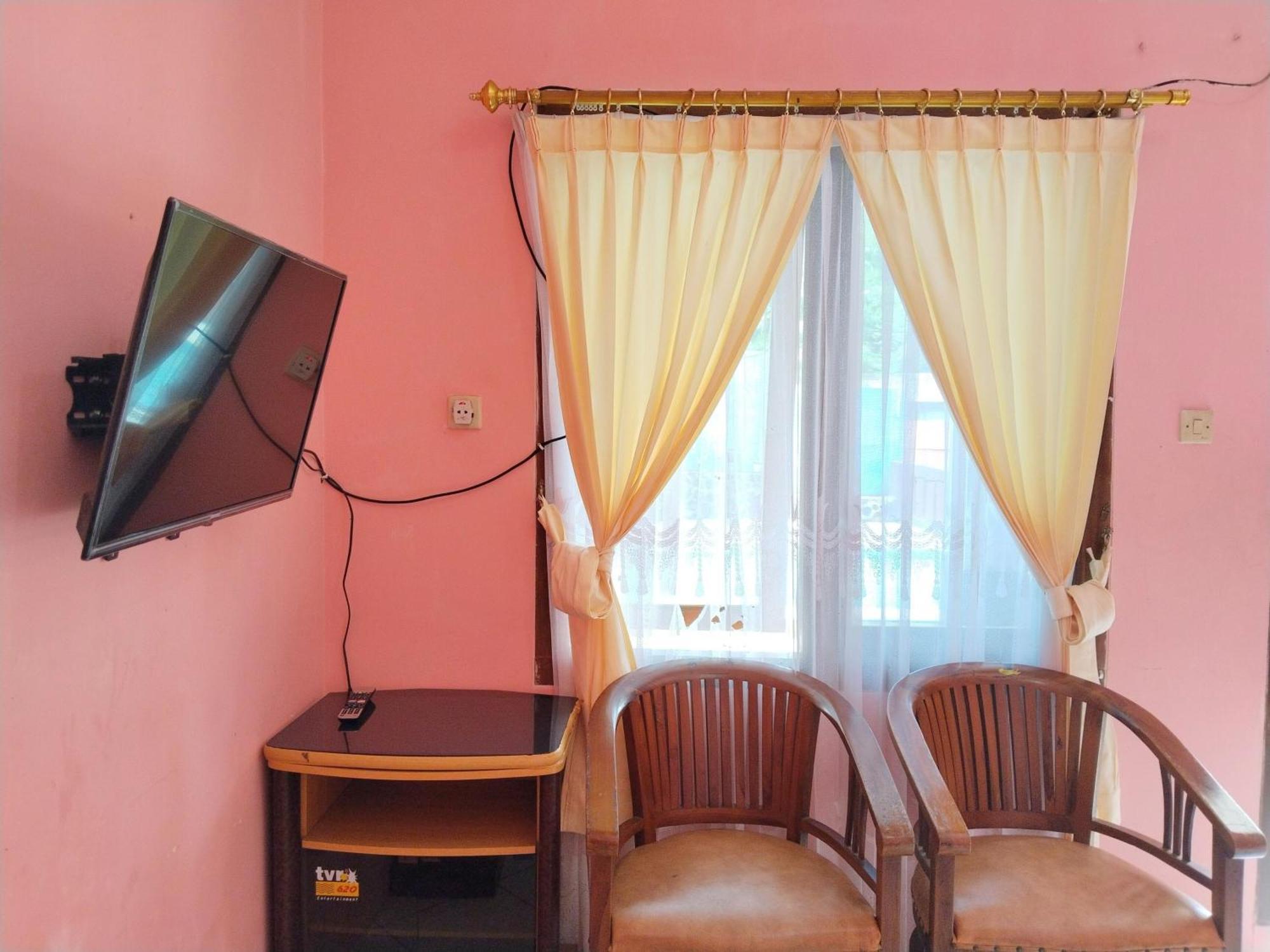 Villa Yustisia Curug 7 Cilember Cisarua Exterior photo