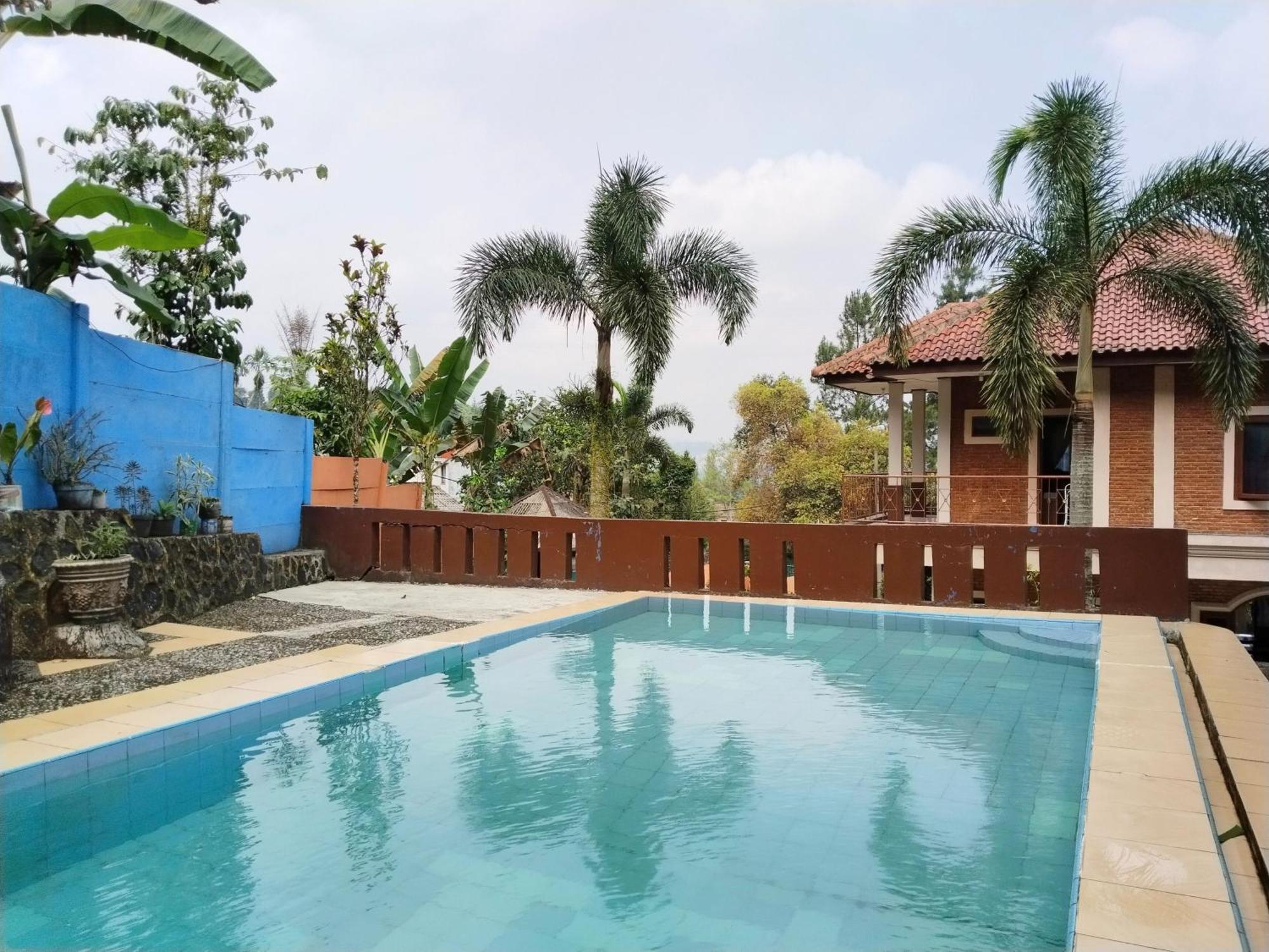 Villa Yustisia Curug 7 Cilember Cisarua Exterior photo