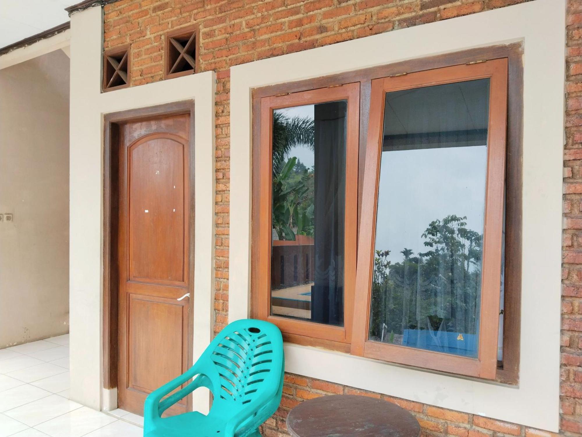Villa Yustisia Curug 7 Cilember Cisarua Exterior photo