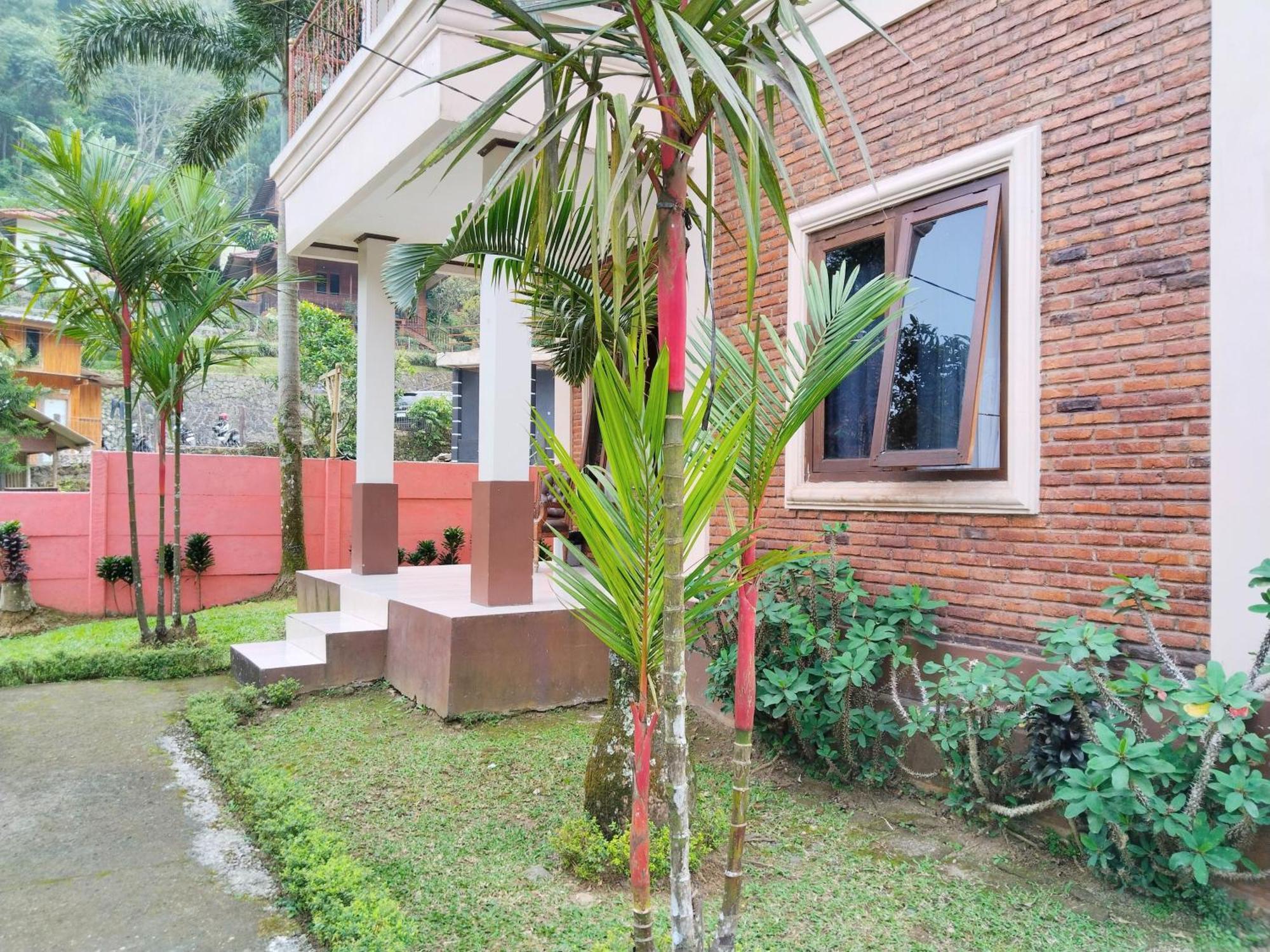 Villa Yustisia Curug 7 Cilember Cisarua Exterior photo